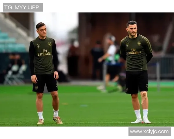 足球明星与黑帮势力交织的复杂关系探讨与影响分析